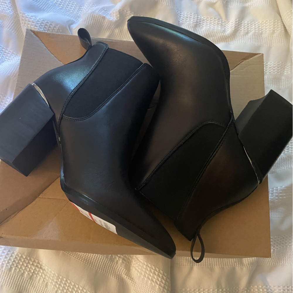 Steve Madden black booties